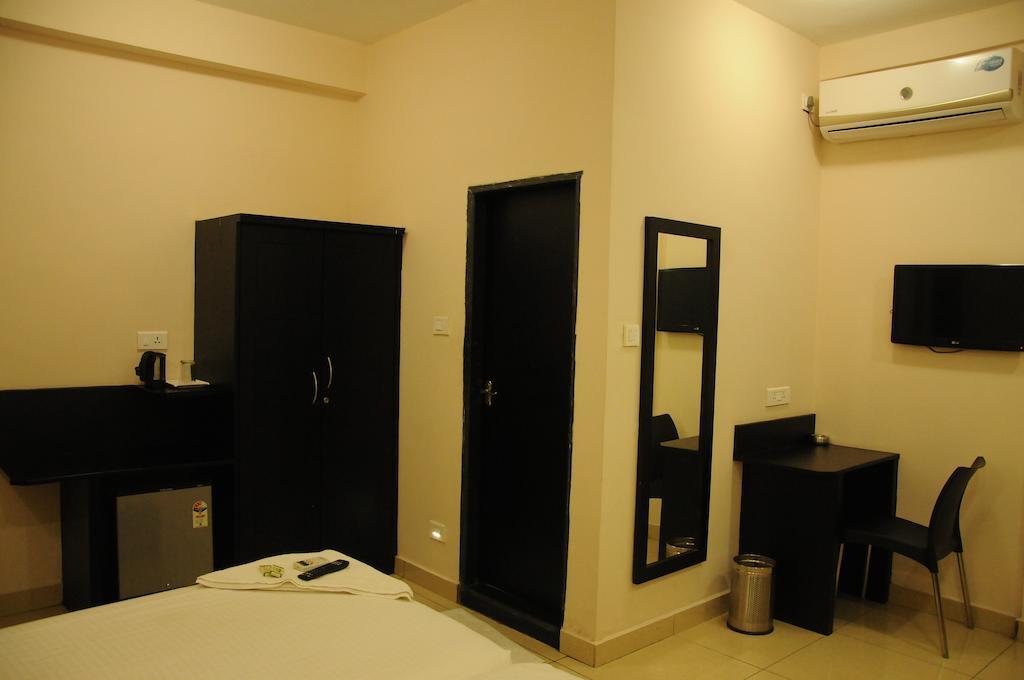 Hotel Sri Krishna Residency Udupi Room photo