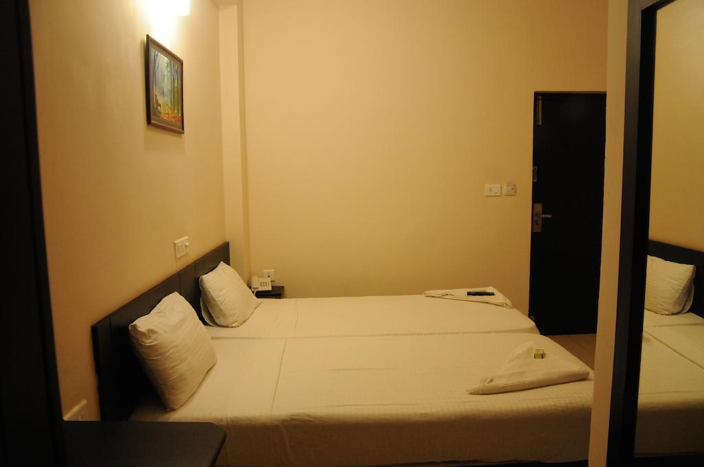 Hotel Sri Krishna Residency Udupi Room photo