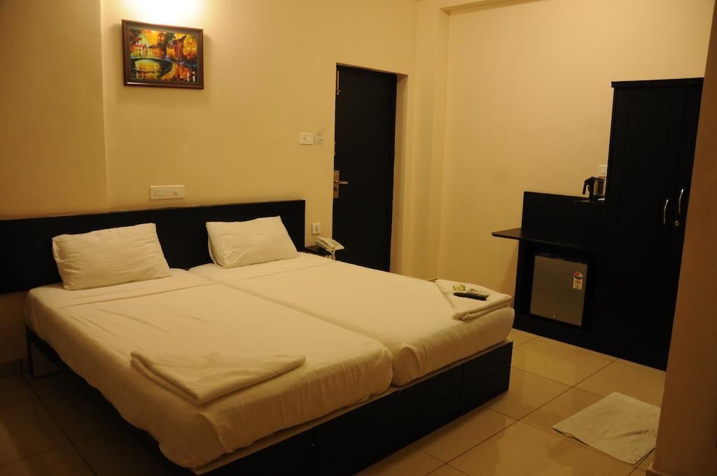 Hotel Sri Krishna Residency Udupi Room photo