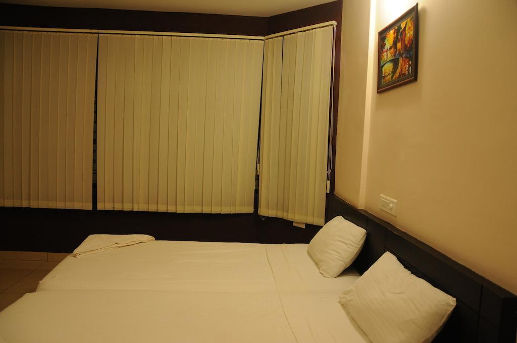 Hotel Sri Krishna Residency Udupi Room photo